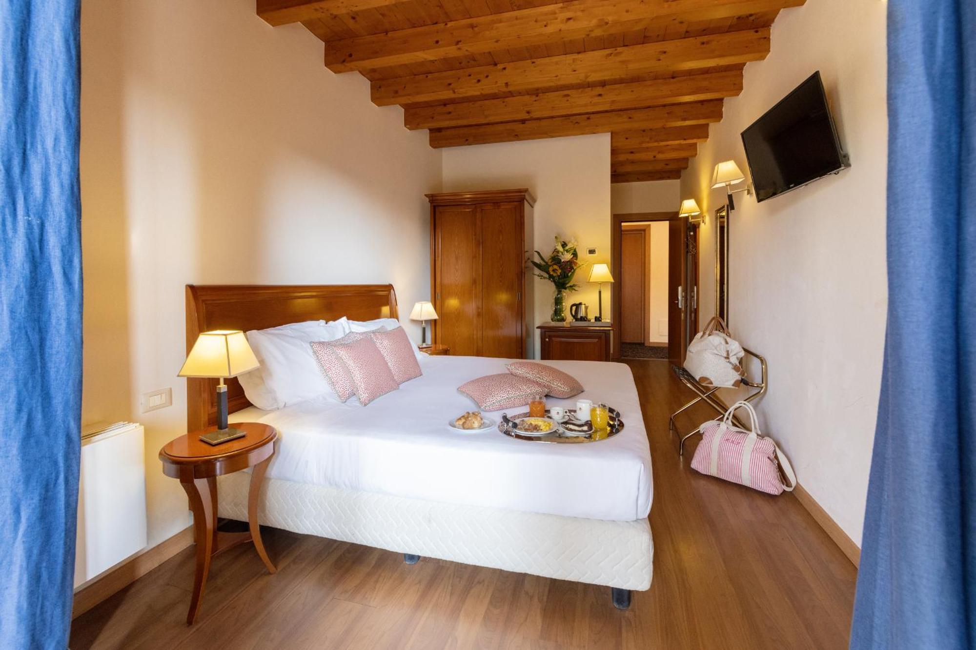 Hotel Venice Resort Airport Тессера Екстер'єр фото