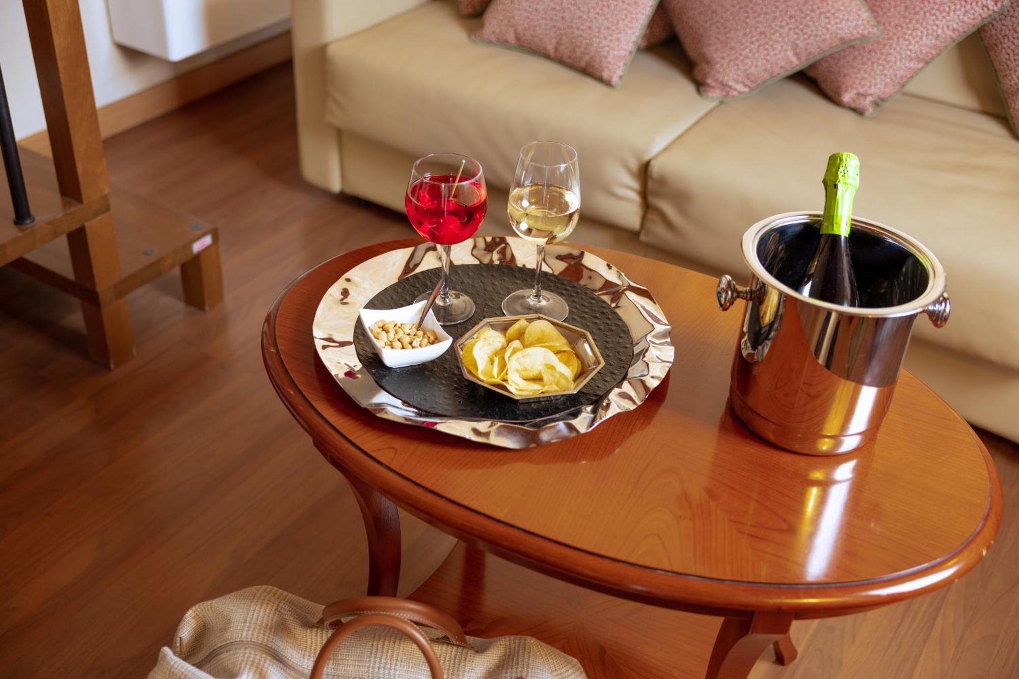 Hotel Venice Resort Airport Тессера Екстер'єр фото